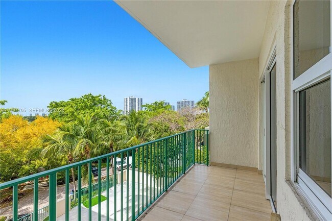 Building Photo - 20000 E Country Club Dr