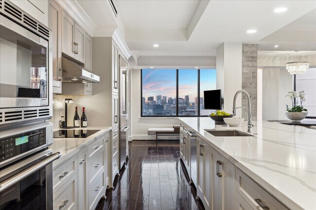 Building Photo - 15 Greenway Plz