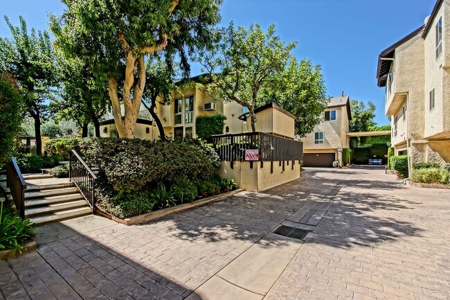 Building Photo - BRIGHT & AIRY, REAR-UNIT TOWNHOUSE W/ SPACIOUS PATIO, BALCONY & HUGE 2-CAR GARAGE IN GATED COMMUN...