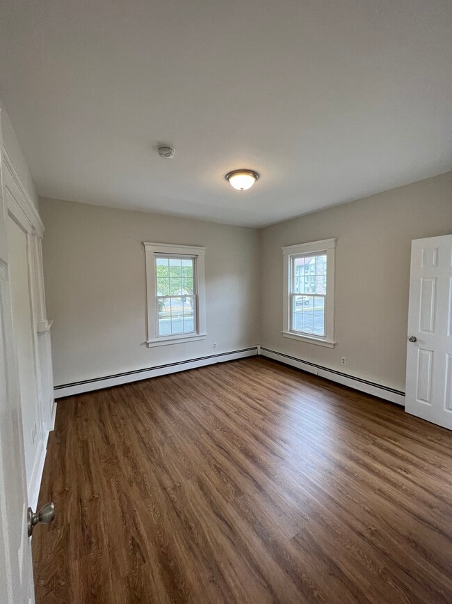 Building Photo - 41 Hillside Ave