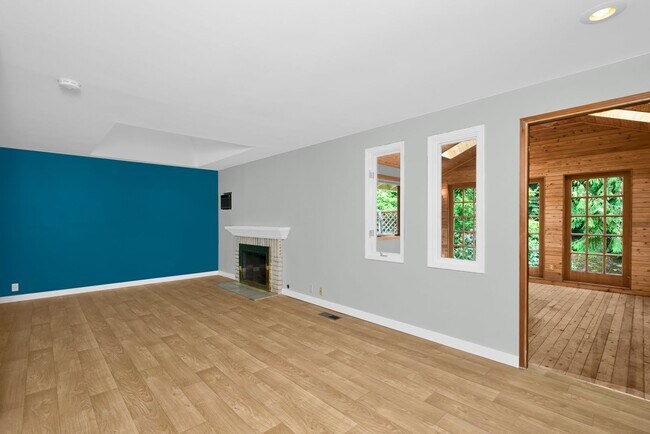 Building Photo - Cottage Lake RV Parking Garage/Shop Plus N...
