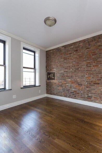 Primary Photo - East 18th Street