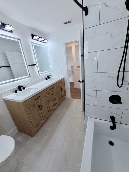 Building Photo - 1042 Ballyshannon Pky