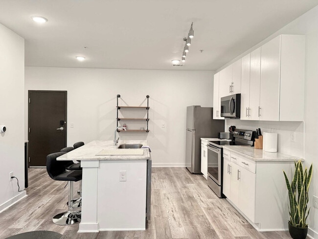 Building Photo - 525 Parkway Dr NE