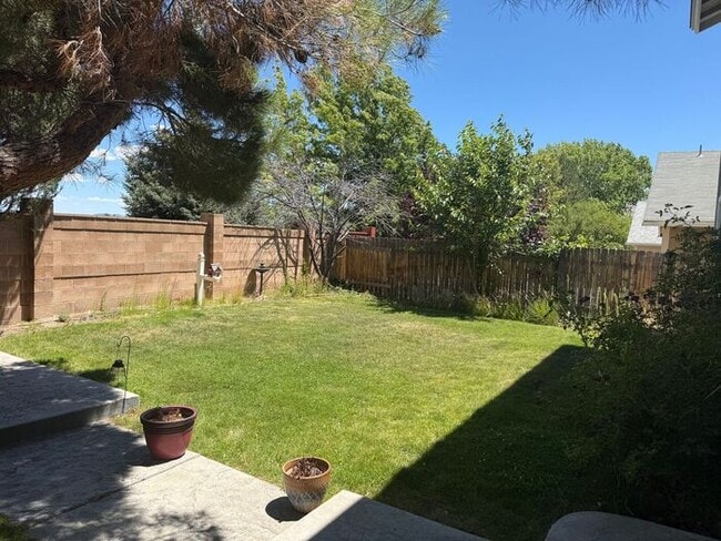 Building Photo - Spacious 3BR/2.5BA Home in Northwest Reno