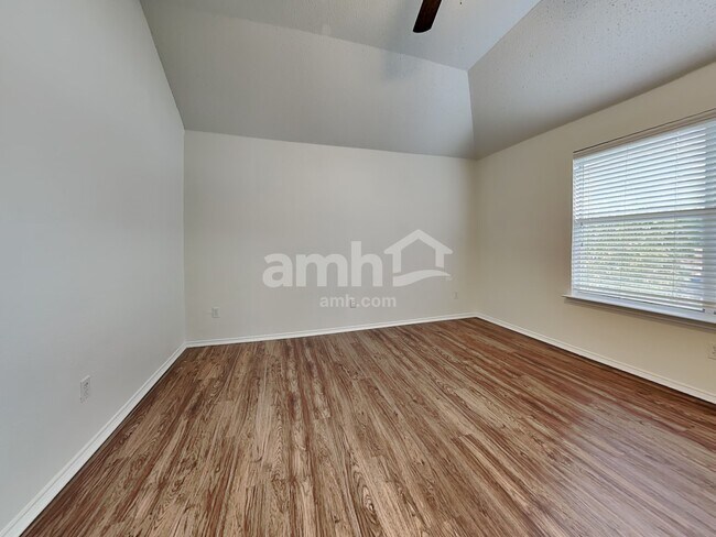 Building Photo - 1809 Mapleleaf Dr