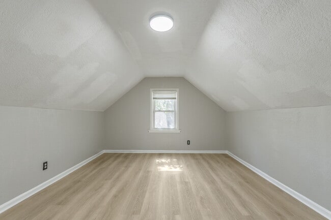 Building Photo - 5760 College Ave