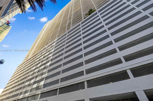 Building Photo - 1200 Brickell Bay Dr