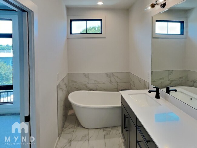 Building Photo - 436 E 33rd St