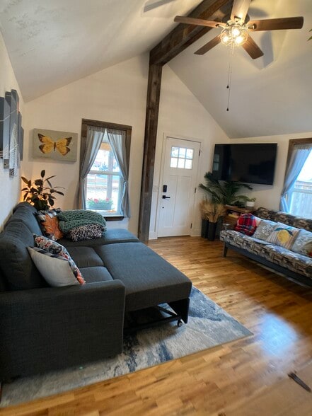 Building Photo - 301 4th St