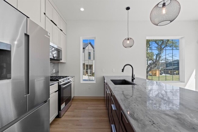 Building Photo - 1736 Bunche Rd