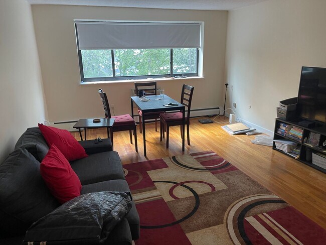 Primary Photo - 2-bed w/heat & parking MT AUBURN