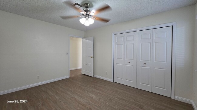 Building Photo - Stunning 3bed/2bath home nestled in a grea...