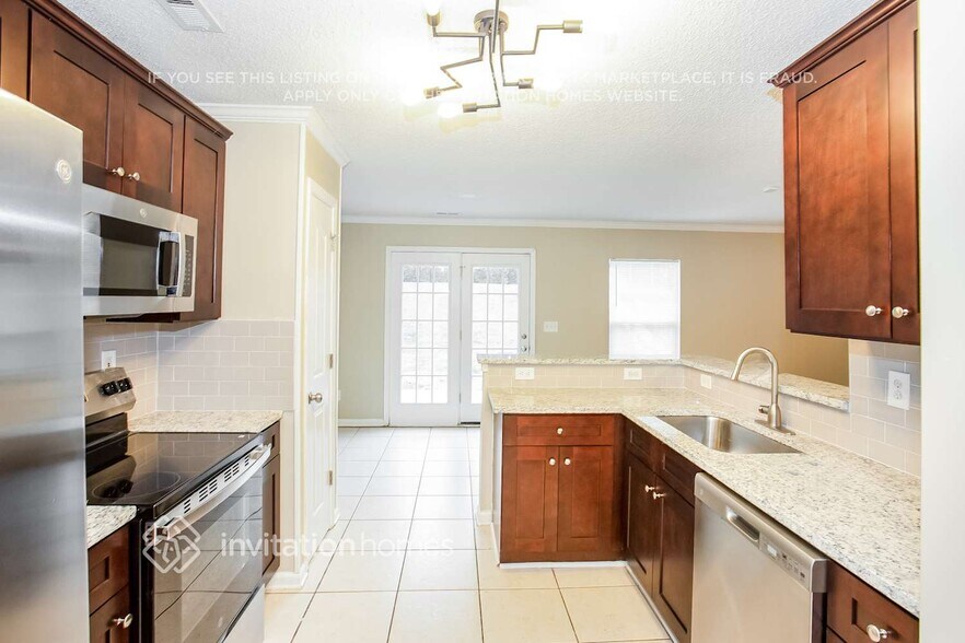 Building Photo - 8138 Chatham Oaks Dr