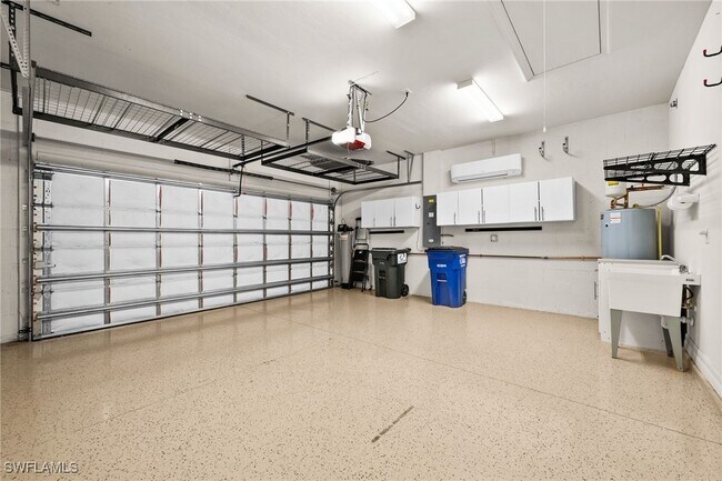 Building Photo - 14750 Laguna Dr