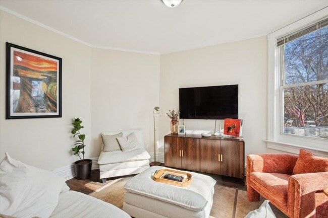 Building Photo - 2144 W Montrose Ave