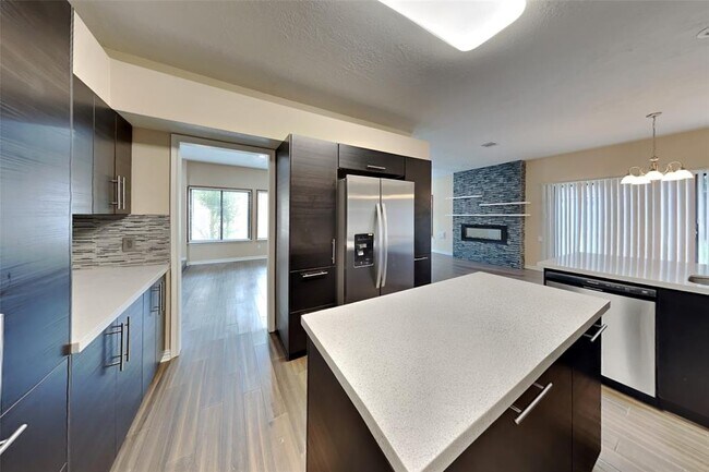 Building Photo - 2150 Paso Rello Dr