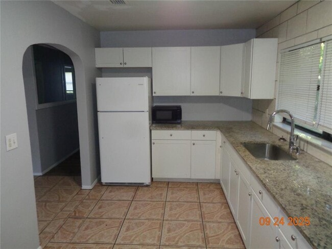 Building Photo - 235 Lake Gertie Rd