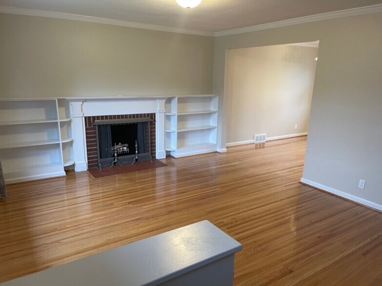 Living Room/Fireplace - 145 Danforth Cres