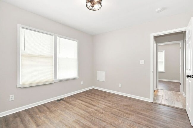 Building Photo - 846-848-848 Reinhard Ave