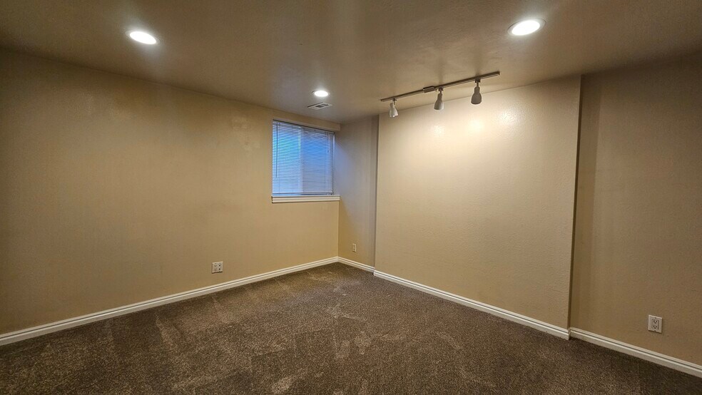 Building Photo - 512 E 5900 S