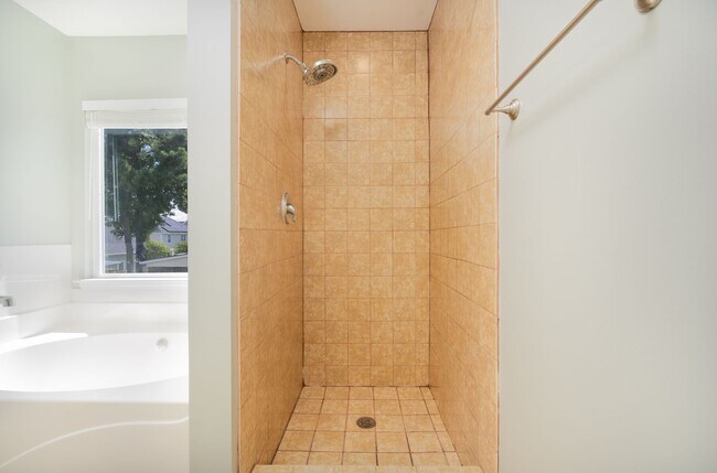 Building Photo - Spacious Living Meets Southern Comfort!