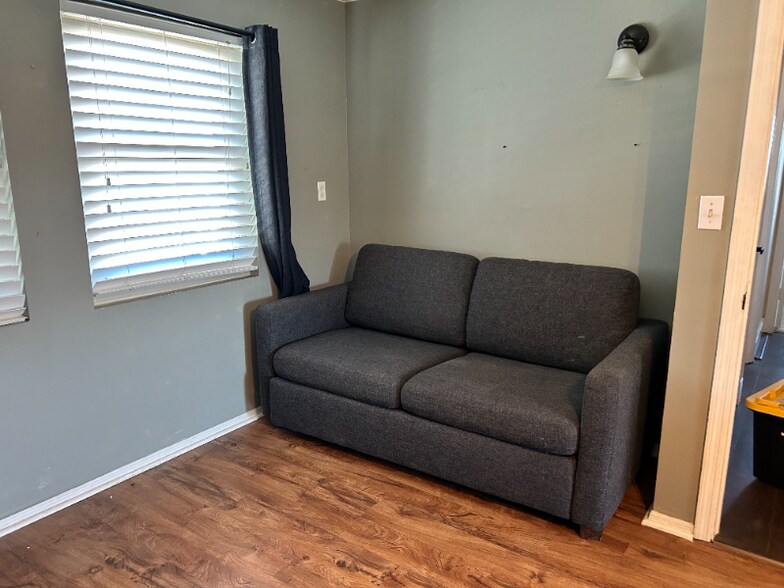 Building Photo - 2012 E Tonopah Dr