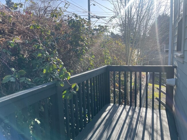 Building Photo - Welcome Home 2b/1ba Sun Drenched Townhome - West Seattle Fauntleroy Neighborhood