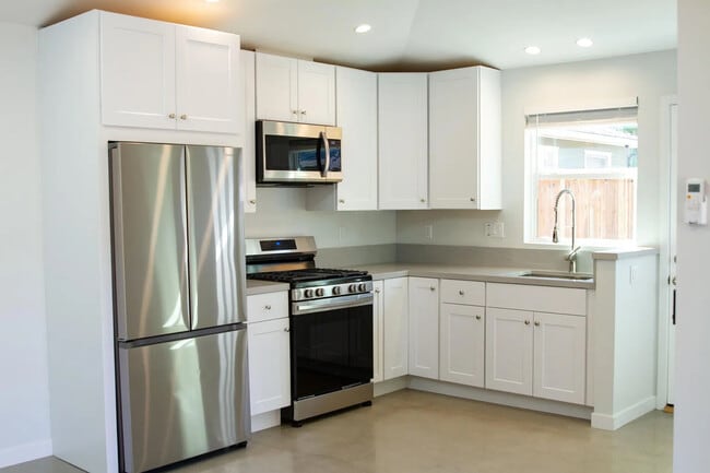 Building Photo - 5246 Canoga Ave