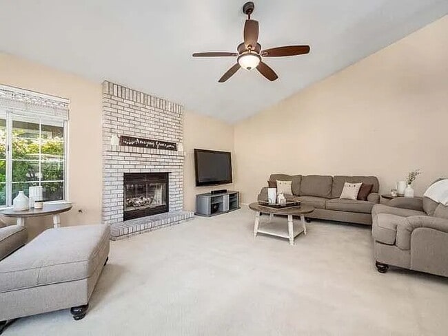 Building Photo - 178 N Magnolia Ave