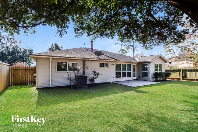 Building Photo - 3627 Village Grove Dr