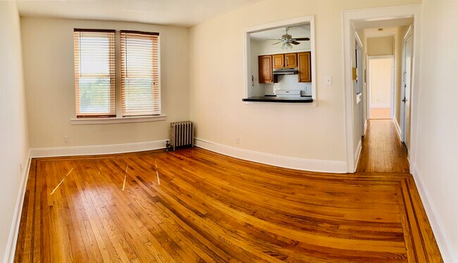 Building Photo - 27 W 1ST St