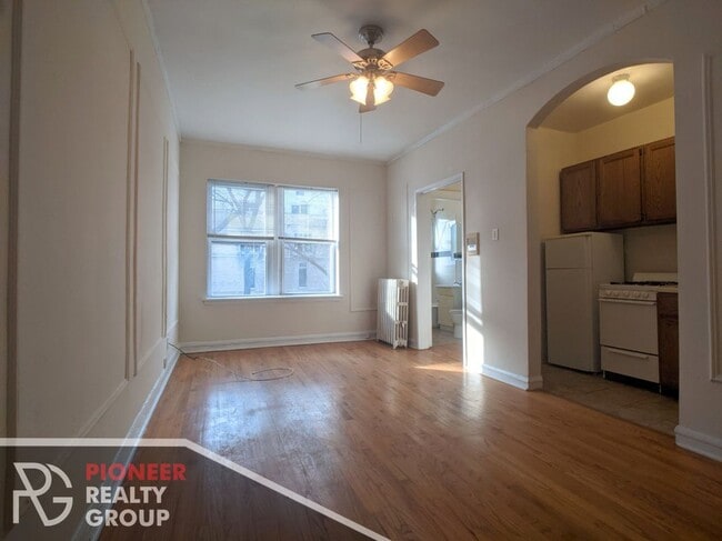 Building Photo - 2827 N Burling St