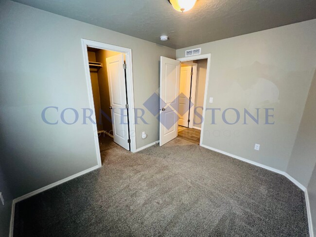 Building Photo - Great Home on Corner Lot!
