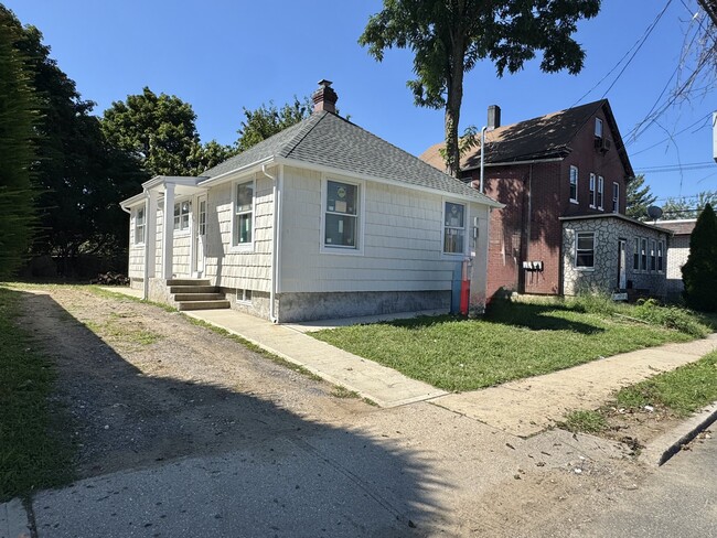 Front - 98 Steamboat Rd