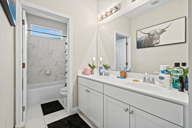 Building Photo - 1766 NW Cataluna Cir