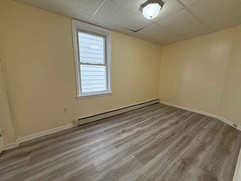 Building Photo - 144 Midland Ave