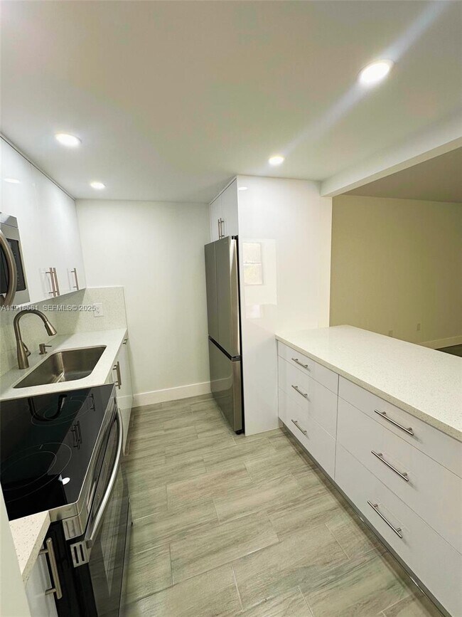 Building Photo - 14201 N Kendall Dr