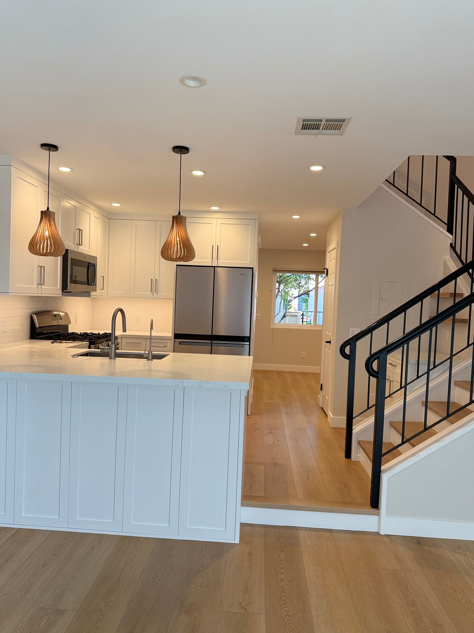 Kitchen - 7061 Marymount Way