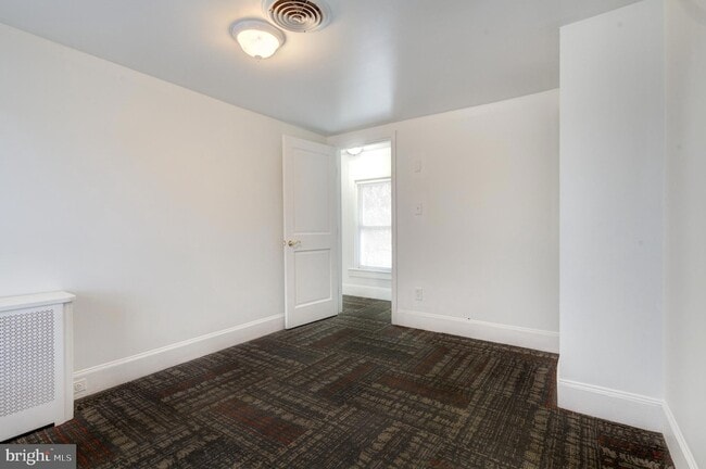 Building Photo - 27 E Bel Air Ave