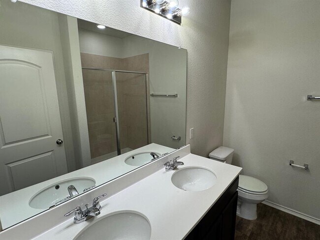 Building Photo - 212 Nettletree Dr