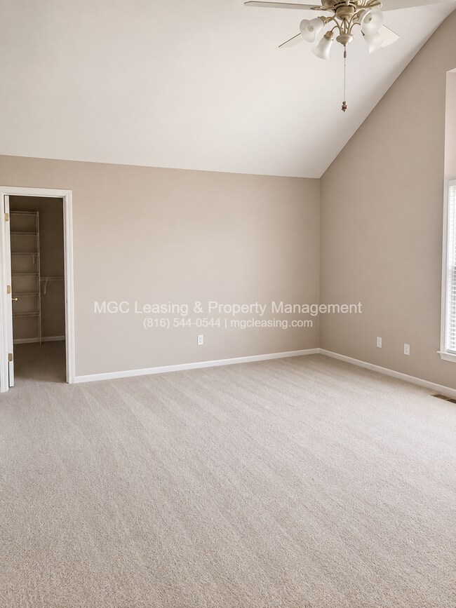 Building Photo - 2116 SW Eyrie Rd