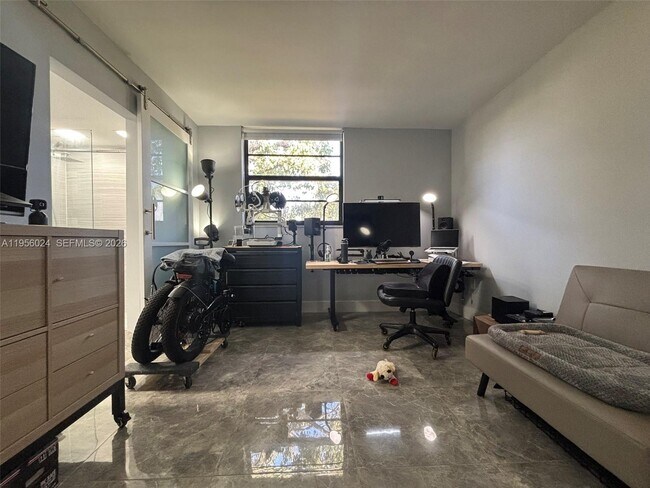 Building Photo - 10865 SW 112th Ave