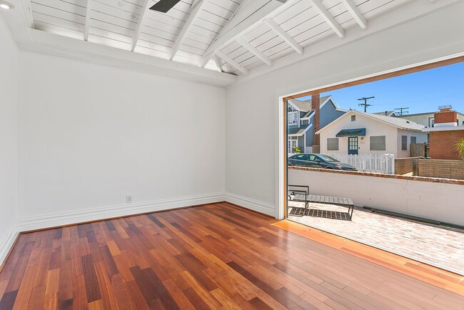 Building Photo - 311 33rd St