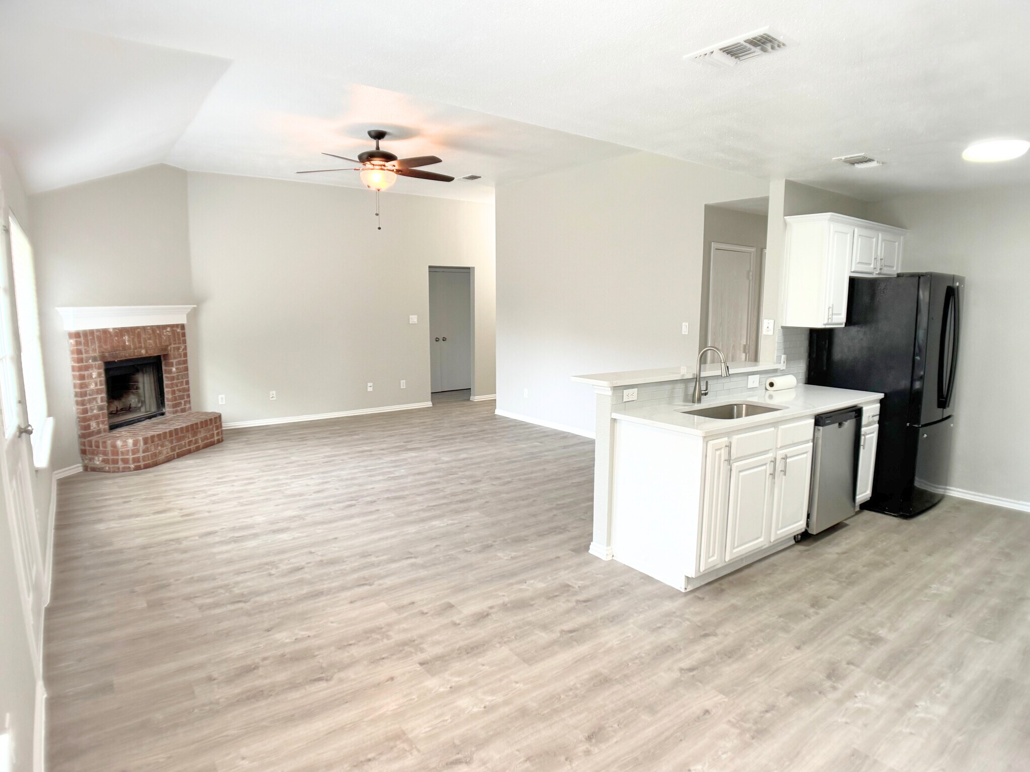 Building Photo - 3913 Periwinkle Dr