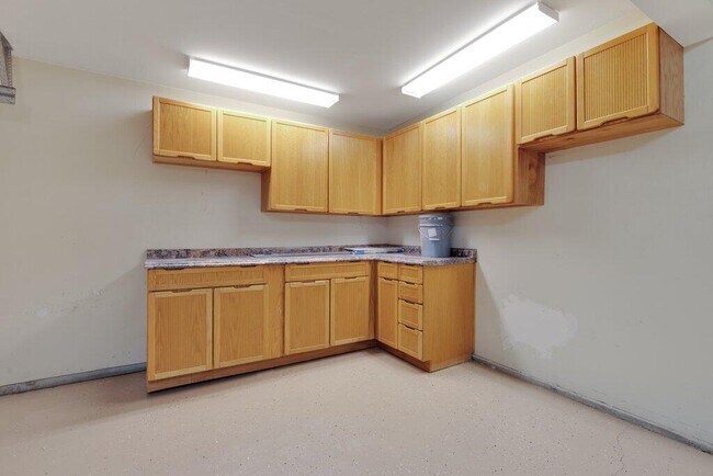 Building Photo - 73416 Irontree Dr