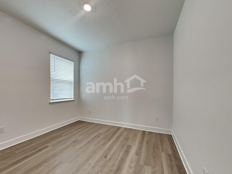 Building Photo - 37963 Dusty Saddle Ln