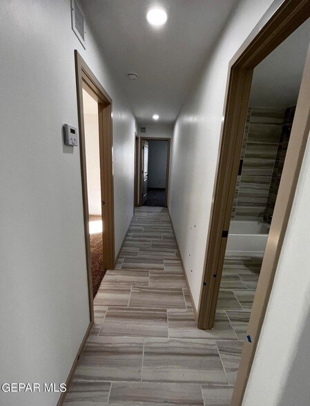 Building Photo - 617 Cedarwood Ave