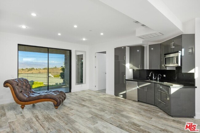 Building Photo - 3911 Cody Rd