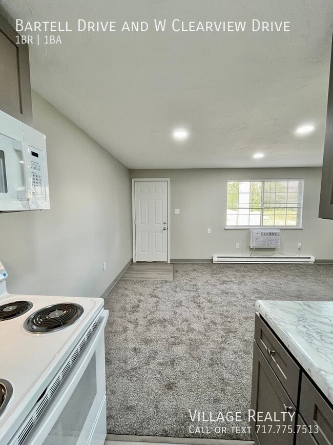 Building Photo - 51 W Clearview Dr